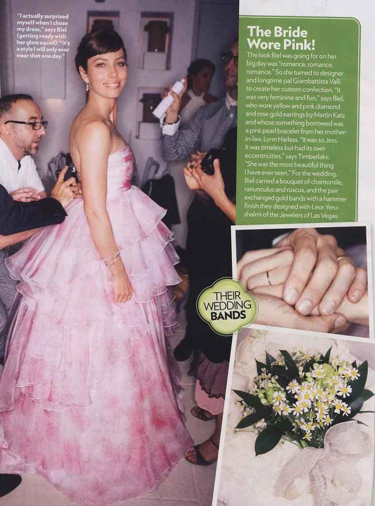 Priznana igralka Jessica v roza poročni obleki s prekrasnim poročnim šopkom in zaročnim prstanom, ki jemlje dih. Foto: Michael Muller 2012 All rights reserved/People Magazine