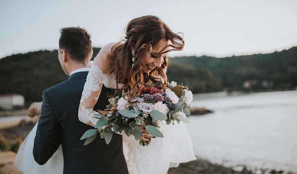 Načrtovalka porok Petra Starbek je organizirala svojo deseto obletnico poroke v Strunjanu. Foto: Ana Gregorič Photography