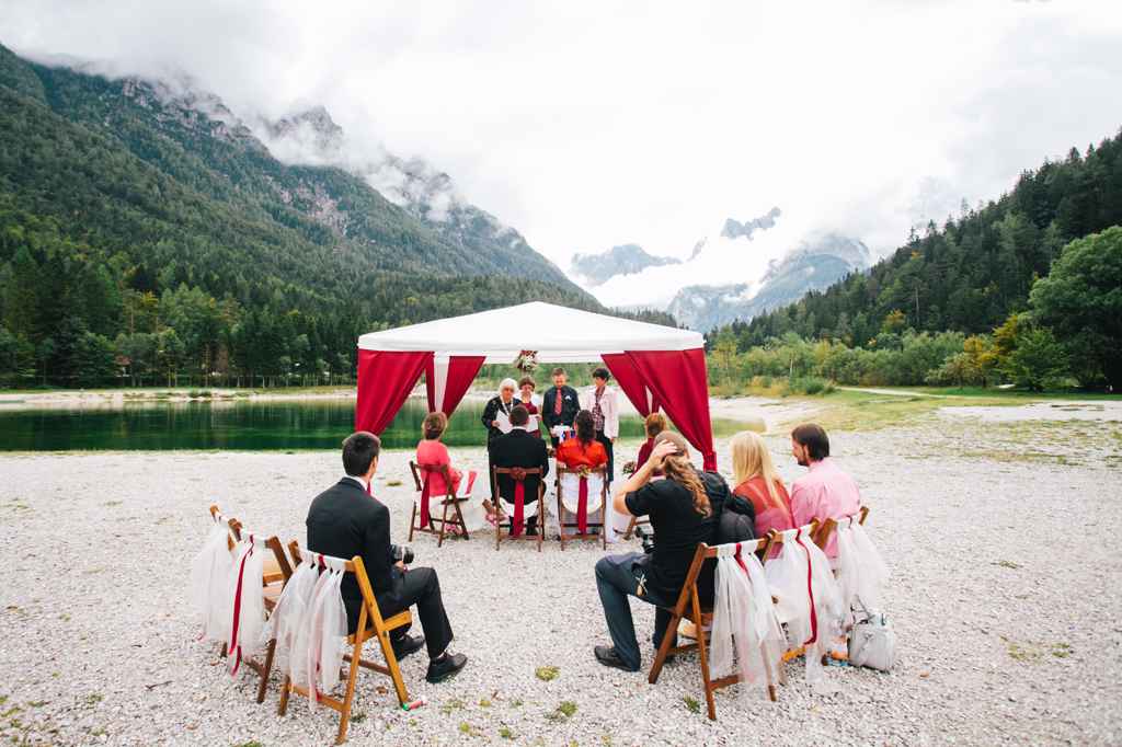 Elopement poroka in intimni civilni obred ob jezeru Jasna v Kranjski gori. Foto: Alen Karupovič Photography