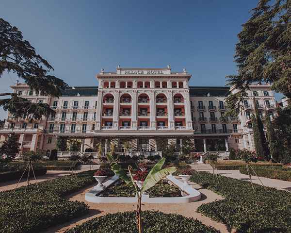 Organizacija porok na eni izmed najlepših lokacij za poroko - poročna lokacija na morju, hotel Palace Kempinski